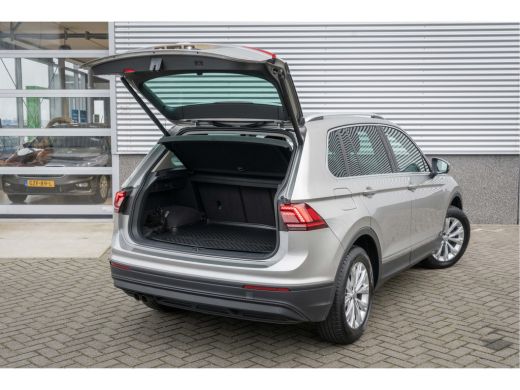 Volkswagen Tiguan 1.5 TSI Comfortline Business | Achteruitrijcamera | Elektrisch bedienbare achterklep met sensorst... ActivLease financial lease
