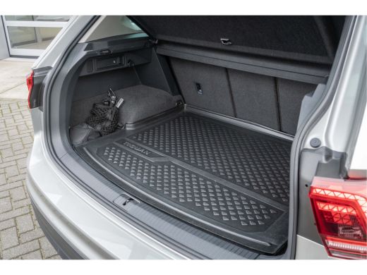 Volkswagen Tiguan 1.5 TSI Comfortline Business | Achteruitrijcamera | Elektrisch bedienbare achterklep met sensorst... ActivLease financial lease