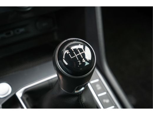 Volkswagen Tiguan 1.5 TSI Comfortline Business | Achteruitrijcamera | Elektrisch bedienbare achterklep met sensorst... ActivLease financial lease