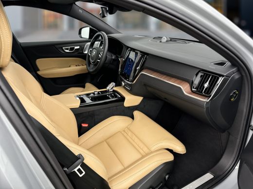 Volvo  V60 T6 Recharge AWD Ultra Dark | 19" | Bowers & Wilkins | Nappa leder | Massage stoelen | 360 Camera ... ActivLease financial lease
