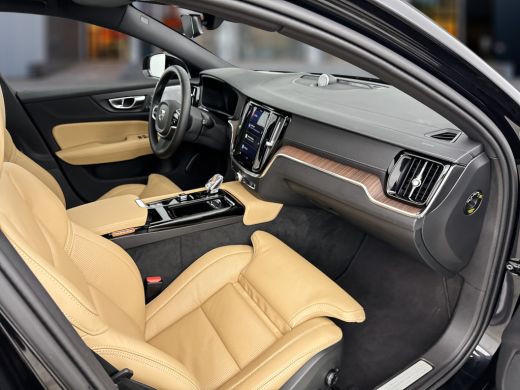 Volvo  V60 T8 Recharge AWD Ultra Dark | 19" | Nappa leder | Massagestoelen | Bowers & Wilkins | 360 Camera |... ActivLease financial lease