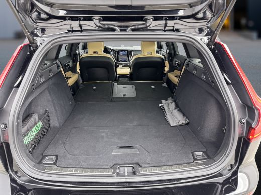 Volvo  V60 T8 Recharge AWD Ultra Dark | 19" | Nappa leder | Massagestoelen | Bowers & Wilkins | 360 Camera |... ActivLease financial lease