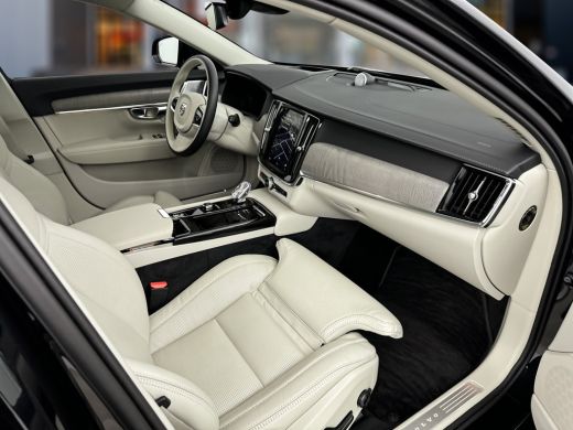 Volvo  V90 T6 Recharge AWD Ultra Dark | 20" | Luchtvering | Bowers & Wilkins | Trekhaak | 360 Camera | Getin... ActivLease financial lease