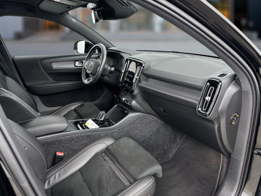 Volvo  XC40 T2 A/T R-Design | 19" | Adaptieve cruise | BLIS | Stoel/stuurverwarming | Parkeercamera | Leder/N... ActivLease financial lease