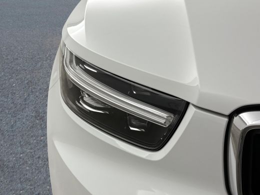 Volvo  XC40 T2 Momentum Core | Navigatie | Stoel/stuur/achterbankverwarming | Standkachel | Apple Carplay | P... ActivLease financial lease