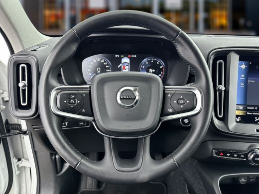 Volvo  XC40 T2 Momentum Core | Navigatie | Stoel/stuur/achterbankverwarming | Standkachel | Apple Carplay | P... ActivLease financial lease