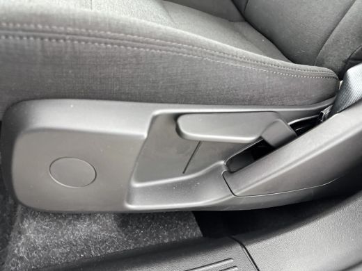 Volvo  XC40 T2 Momentum Core | Navigatie | Stoel/stuur/achterbankverwarming | Standkachel | Apple Carplay | P... ActivLease financial lease