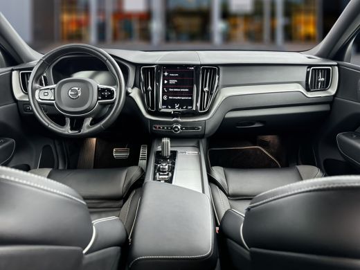 Volvo  XC60 B4 R-Design | 19" | Adaptieve cruise | BLIS | Parkeercamera | sStoel/stuurverwarming | Elektr. ve... ActivLease financial lease