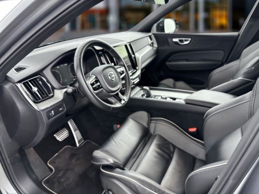 Volvo  XC60 B4 R-Design | 19" | Adaptieve cruise | BLIS | Parkeercamera | sStoel/stuurverwarming | Elektr. ve... ActivLease financial lease