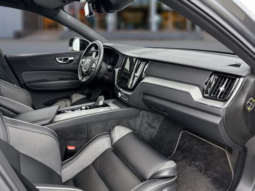 Volvo  XC60 B4 R-Design | 19" | Adaptieve cruise | BLIS | Parkeercamera | sStoel/stuurverwarming | Elektr. ve... ActivLease financial lease
