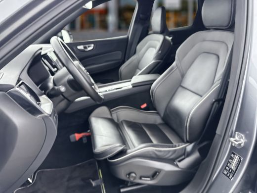Volvo  XC60 B4 R-Design | 19" | Adaptieve cruise | BLIS | Parkeercamera | sStoel/stuurverwarming | Elektr. ve... ActivLease financial lease