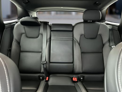 Volvo  XC60 B4 R-Design | 19" | Adaptieve cruise | BLIS | Parkeercamera | sStoel/stuurverwarming | Elektr. ve... ActivLease financial lease