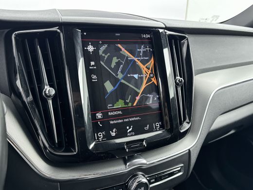 Volvo  XC60 B4 R-Design | 19" | Adaptieve cruise | BLIS | Parkeercamera | sStoel/stuurverwarming | Elektr. ve... ActivLease financial lease