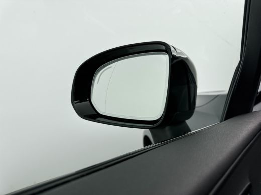 Volvo  XC60 B4 R-Design | 19" | Adaptieve cruise | BLIS | Parkeercamera | sStoel/stuurverwarming | Elektr. ve... ActivLease financial lease
