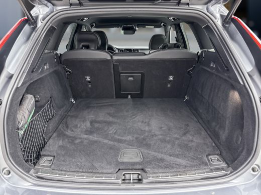 Volvo  XC60 B4 R-Design | 19" | Adaptieve cruise | BLIS | Parkeercamera | sStoel/stuurverwarming | Elektr. ve... ActivLease financial lease