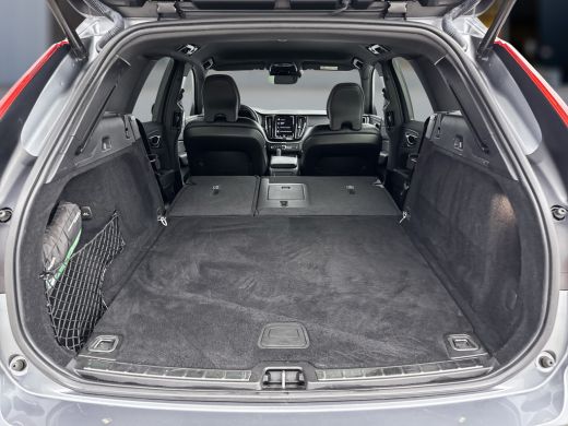 Volvo  XC60 B4 R-Design | 19" | Adaptieve cruise | BLIS | Parkeercamera | sStoel/stuurverwarming | Elektr. ve... ActivLease financial lease