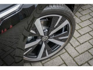 Volkswagen Golf Volkswagen Life Edition Inclusief €2000,- inruilvoordeel | | 'App-Connect' draadloze smartphone i...