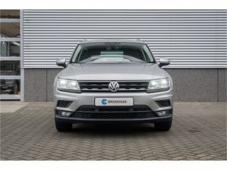 Volkswagen Tiguan 1.5 TSI Comfortline Business | Achteruitrijcamera | Elektrisch bedienbare achterklep met sensorst...