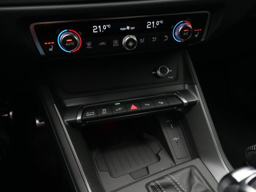 Audi Q3 Sportback 45 TFSI e S Edition 20" lichtmetaal Navi+ Smartphone interface Verw. voorstoelen ActivLease financial lease