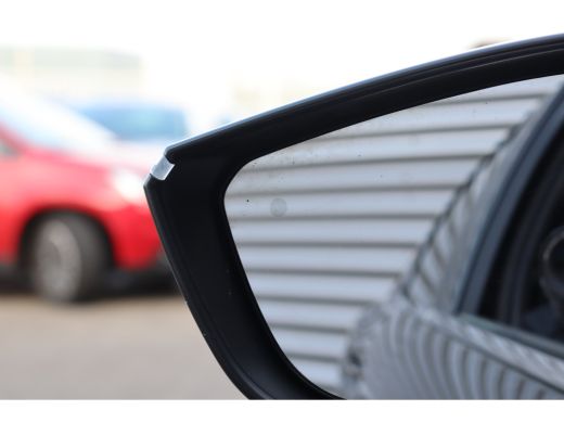 Citroën C4 1.2 PURETECH 130PK SHINE / NAVI / LEDER / CLIMA / FULL-LED / PDC / 18" LMV / CAMERA / HUD / KEYLE... ActivLease financial lease