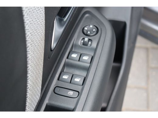 Citroën C4 1.2 PURETECH 130PK SHINE / NAVI / LEDER / CLIMA / FULL-LED / PDC / 18" LMV / CAMERA / HUD / KEYLE... ActivLease financial lease