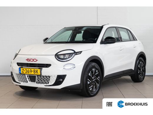 Fiat 600E Fiat RED 54 kWh | Apple Carplay & Android Auto | Parkeersensoren | Cruise Controle | Fabrieksgara... Fiat 600E Fiat RED 54 kWh | Apple Carplay & Android Auto | Parkeersensoren | Cruise Controle | Fabrieksgara...