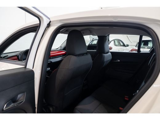Fiat 600E Fiat RED 54 kWh | Apple Carplay & Android Auto | Parkeersensoren | Cruise Controle | Fabrieksgara... ActivLease financial lease