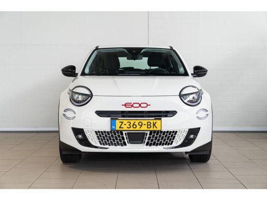 Fiat 600E Fiat RED 54 kWh | Apple Carplay & Android Auto | Parkeersensoren | Cruise Controle | Fabrieksgara... ActivLease financial lease