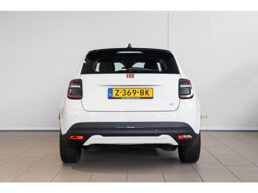 Fiat 600E Fiat RED 54 kWh | Apple Carplay & Android Auto | Parkeersensoren | Cruise Controle | Fabrieksgara... ActivLease financial lease