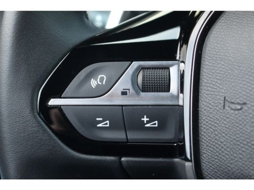 Peugeot 2008 1.2 130 Allure | CarPlay | 17" LMV | LED | Leder/Stof | Cruise | Bluetooth | Clima | ActivLease financial lease