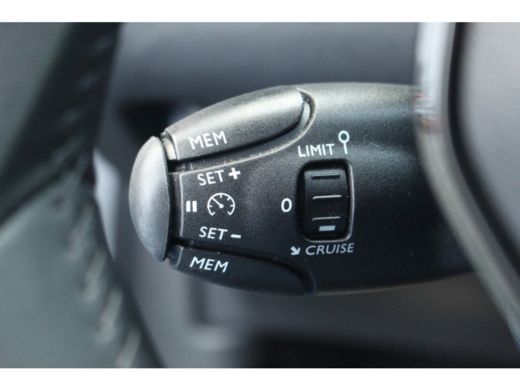 Peugeot 2008 1.2 130 Allure | CarPlay | 17" LMV | LED | Leder/Stof | Cruise | Bluetooth | Clima | ActivLease financial lease
