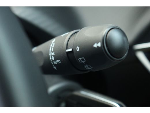 Peugeot 2008 1.2 130 Allure | CarPlay | 17" LMV | LED | Leder/Stof | Cruise | Bluetooth | Clima | ActivLease financial lease