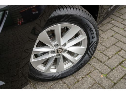 Skoda Kamiq 1.0 TSI 110pk DSG Ambition | Metaalkleur | Upgrade Pakket | Vierseizoenen banden ActivLease financial lease