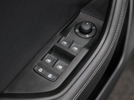 Skoda Superb Combi 1.5 TSi 150 Pk Automaat Business Edition | Navigatie | 17 Inch | Adaptive Cruise | Stoelver... ActivLease financial lease