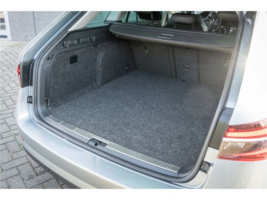 Skoda Superb Combi Škoda 1.4 TSI 218 PK DSG iV Phev L&K | Trekhaak| Camera | Leer| Electrische Stoelen | Canton| ActivLease financial lease