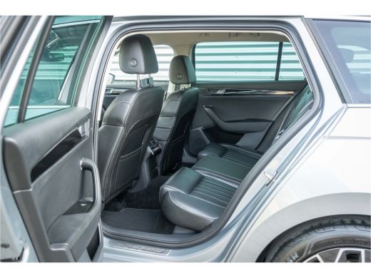 Skoda Superb Combi Škoda 1.4 TSI 218 PK DSG iV Phev L&K | Trekhaak| Camera | Leer| Electrische Stoelen | Canton| ActivLease financial lease