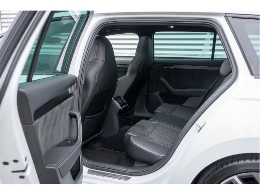 Skoda Superb Combi Škoda 1.4 TSI iV 218PK PHEV Sportline Business |Pan-dak| 19 Inch| Comfort en Functie Pakket| ActivLease financial lease