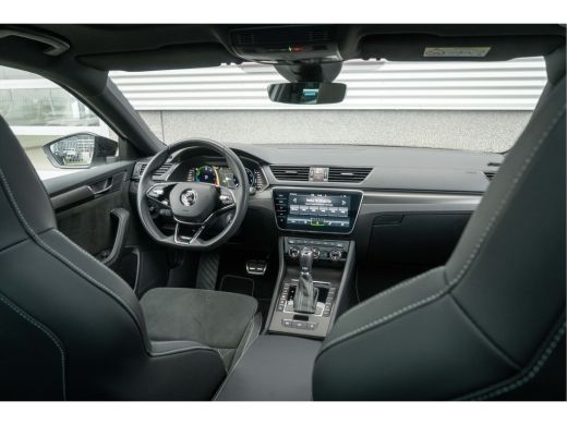 Skoda Superb Combi Škoda 1.4 TSI iV 218PK PHEV Sportline Business |Pan-dak| 19 Inch| Comfort en Functie Pakket| ActivLease financial lease