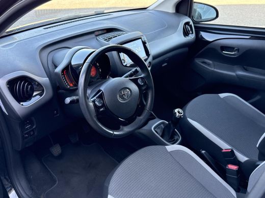 Toyota Aygo 1.0 VVT-i x-joy **APPLE CARPLAY/ BEGRENZER/ 36 MAANDEN GARANTIE** ActivLease financial lease