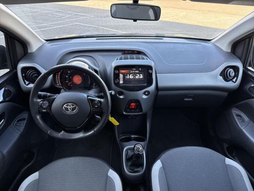 Toyota Aygo 1.0 VVT-i x-joy **APPLE CARPLAY/ BEGRENZER/ 36 MAANDEN GARANTIE** ActivLease financial lease