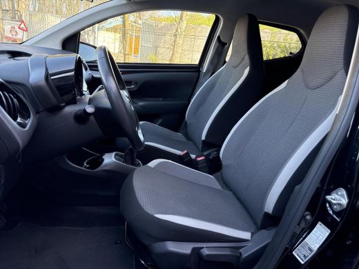Toyota Aygo 1.0 VVT-i x-joy **APPLE CARPLAY/ BEGRENZER/ 36 MAANDEN GARANTIE** ActivLease financial lease