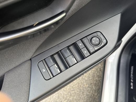 Toyota C-HR 1.8 Hybrid 140 First Edition Bi-tone ActivLease financial lease