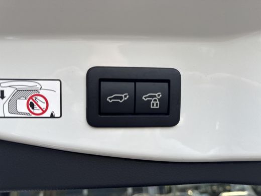 Toyota C-HR 1.8 Hybrid 140 First Edition Bi-tone ActivLease financial lease