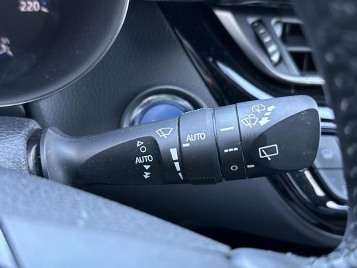 Toyota C-HR 1.8 Hybrid Style **NAVIGATIE/ STOELVERWARMING/ DODEHOEK DETECTIE/ 36 MAANDEN GARANTIE** ActivLease financial lease