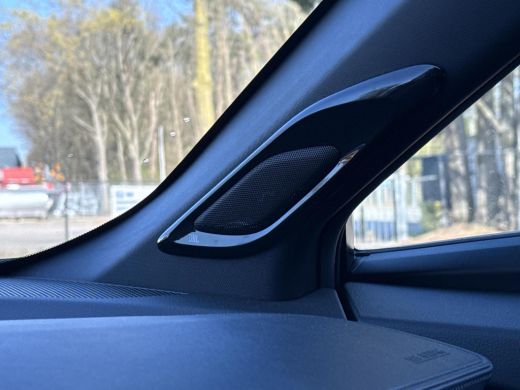 Toyota C-HR 1.8 Hybrid Style **NAVIGATIE/ STOELVERWARMING/ DODEHOEK DETECTIE/ 36 MAANDEN GARANTIE** ActivLease financial lease