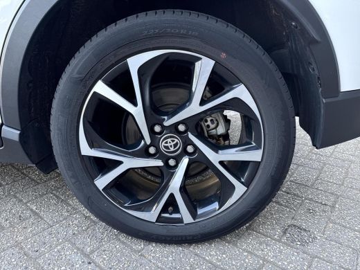 Toyota C-HR 1.8 Hybrid Style **NAVIGATIE/ STOELVERWARMING/ DODEHOEK DETECTIE/ 36 MAANDEN GARANTIE** ActivLease financial lease