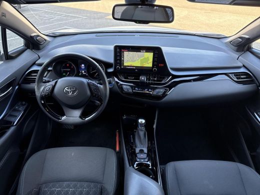 Toyota C-HR 1.8 Hybrid Style **NAVIGATIE/ STOELVERWARMING/ DODEHOEK DETECTIE/ 36 MAANDEN GARANTIE** ActivLease financial lease