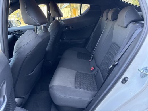 Toyota C-HR 1.8 Hybrid Style **NAVIGATIE/ STOELVERWARMING/ DODEHOEK DETECTIE/ 36 MAANDEN GARANTIE** ActivLease financial lease