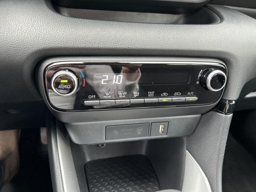 Toyota Yaris 1.5 Hybrid Active ActivLease financial lease