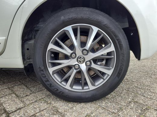 Toyota Yaris 1.5 Hybrid Y20 | Bi-Tone | Automaat | Navigatie | Rijklaarprijs incl. garantie | ActivLease financial lease
